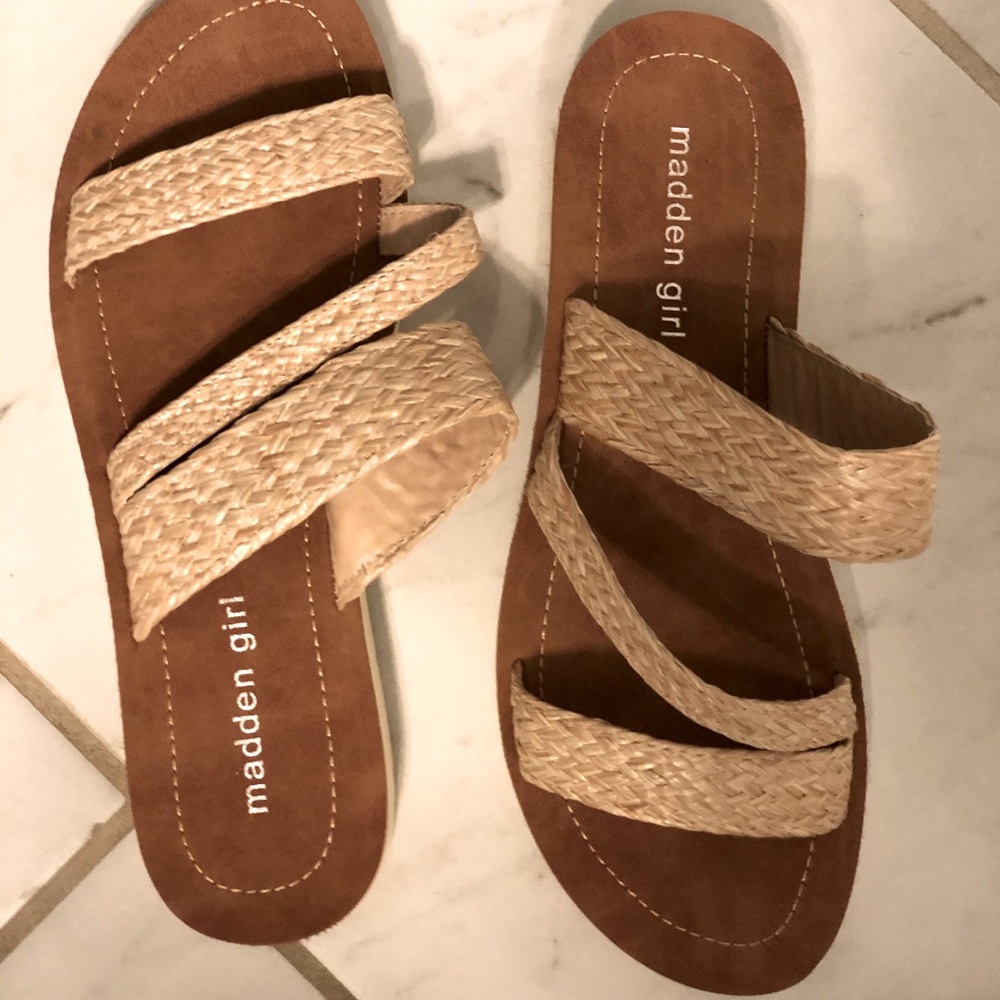 Like New Madden Girl Flatforms Size 8.5 Straw